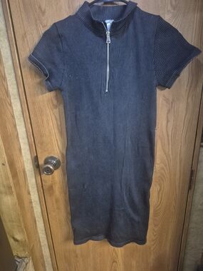 New York Clasic Ribbed Short Sleeve Zip-Front Dress in Navy.  Box 48L